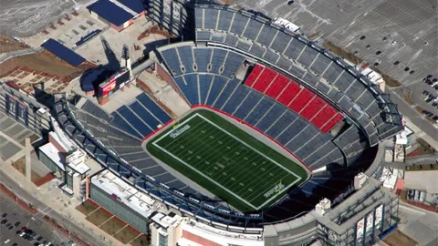 深圳球迷热烈庆祝巴托梅乌主席卸任庆典